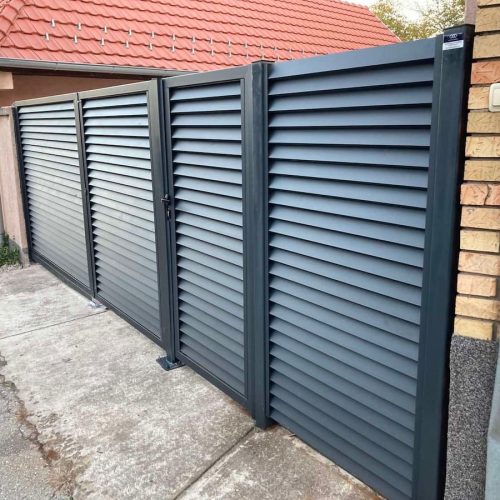 Dvokrilne kapije za dvorište antracit boje sa privatnim panel sistemom