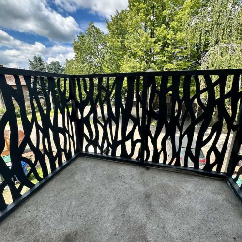 CNC ograde za terase sa dekorativnim sečenim uzorkom na balkonu