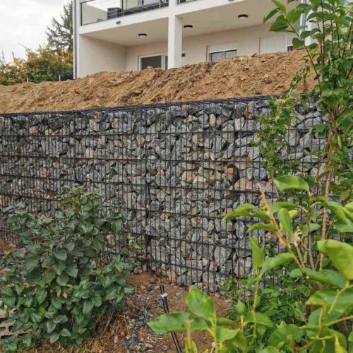 Gabioni za dvorište sa prirodnim kamenim ispunama i pocinkovanom konstrukcijom