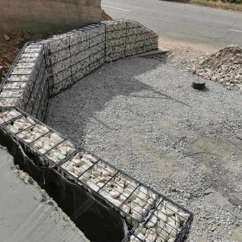 Savijeni gabioni potporni zid sa kamenim punjenjem